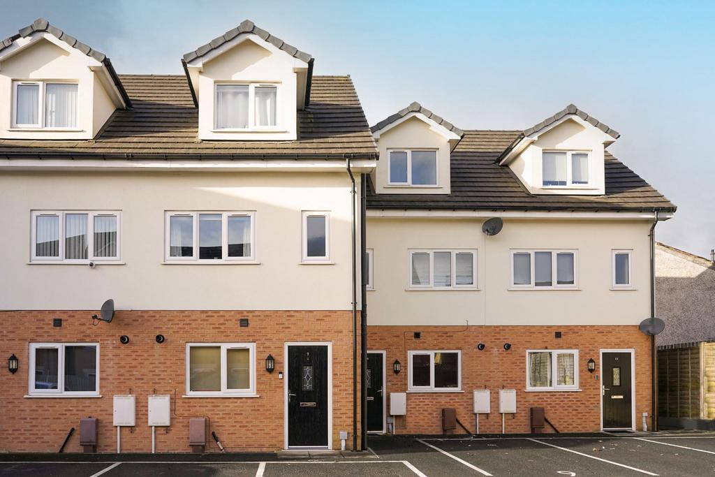 Moorcroft Gardens, Eldon Street Tonge... 4 bed townhouse £175,000