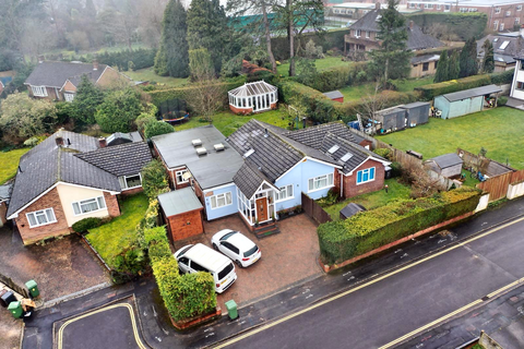 4 bedroom detached bungalow for sale, A very spacious detached bungalow in Bereweeke