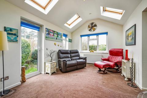 4 bedroom detached bungalow for sale, A very spacious detached bungalow in Bereweeke