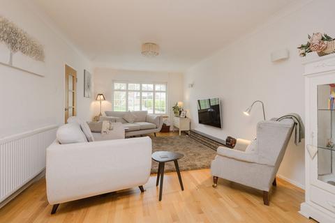 4 bedroom detached house for sale - Hill Rise, Esher, KT10