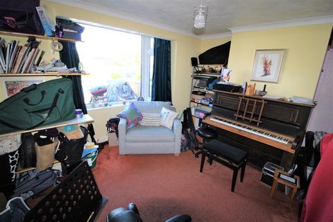 162 Congreve Road, Worthing, BN14 8EW