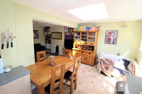 162 Congreve Road, Worthing, BN14 8EW