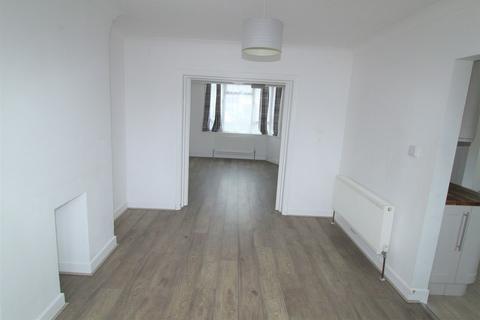 83 Congreve Road, Worthing, BN14 8EN