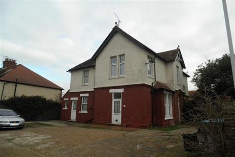 Flat 3, 2 Clun Road, Littlehampton, BN17 7DY