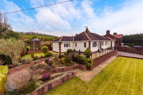 3 bedroom bungalow for sale - Bolton Road, Hawkshaw, Bury, Greater Manchester, BL8 4JA