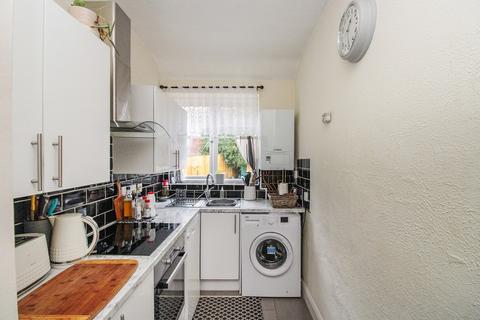 1 bedroom flat for sale, Coombe Road, Brighton, East Sussex. BN2 4EA