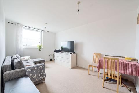 2 bedroom flat for sale, High Street, Feltham TW13