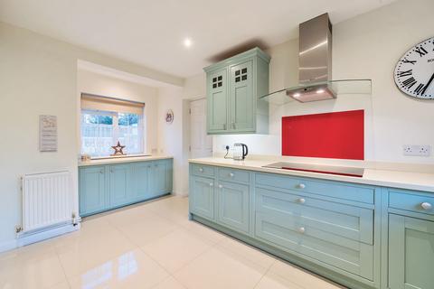 16 Cedar Walk, Kenley, CR8 5JL
