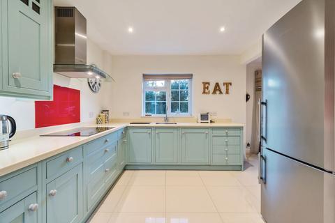 16 Cedar Walk, Kenley, CR8 5JL
