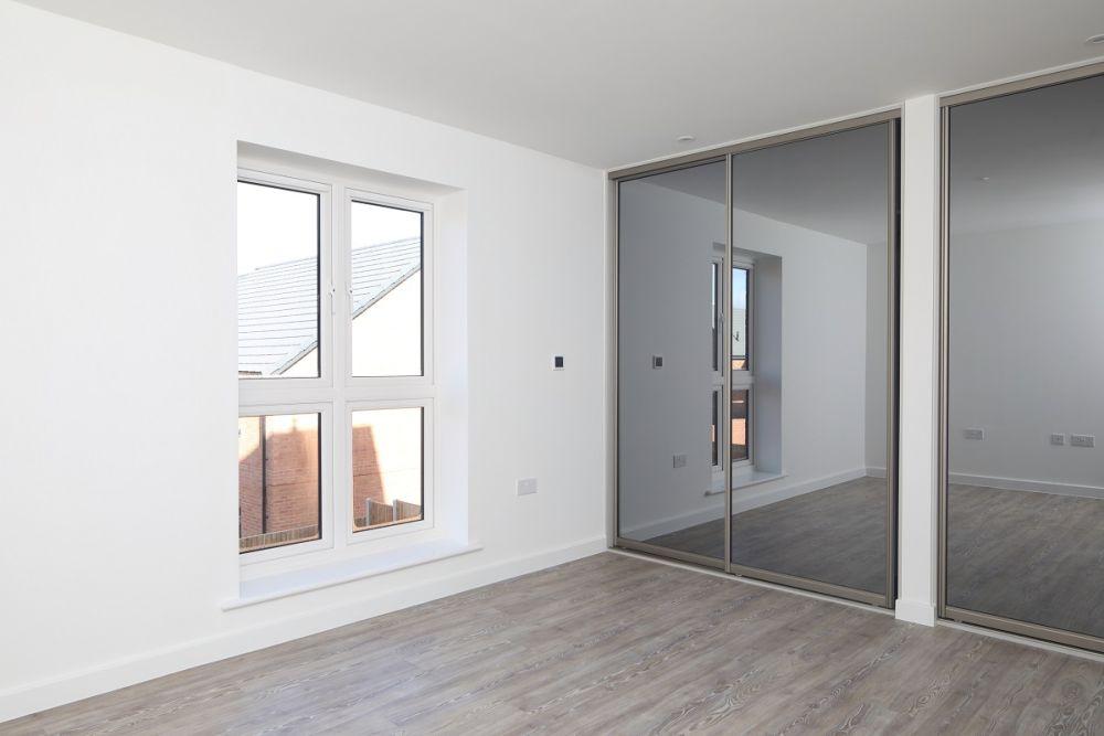 The Laria 1200 x 800