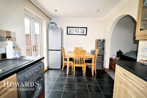 2 bedroom semi-detached house for sale, Stable Field Way, Hemsby