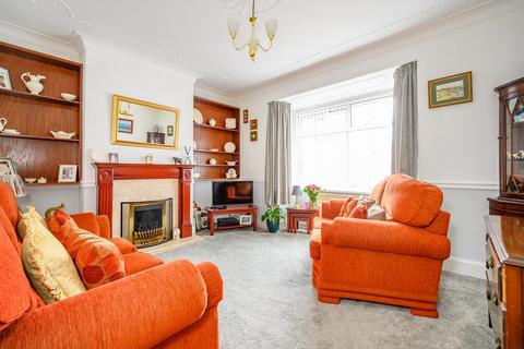 3 bedroom semi-detached house for sale, Dartmouth Avenue, Morley, LS27