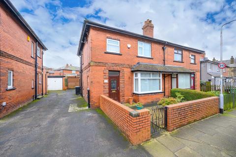 3 bedroom semi-detached house for sale, Dartmouth Avenue, Morley, LS27