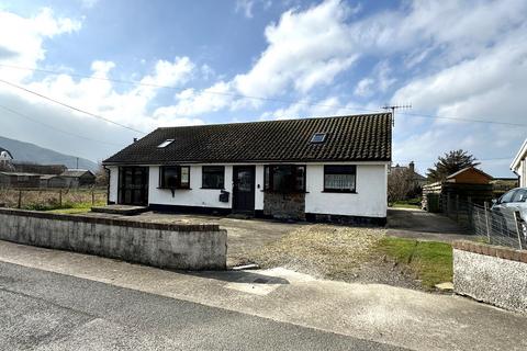 3 bedroom bungalow for sale, Rushbrook, Llewelyn Drive, Fairbourne, LL38 2DQ
