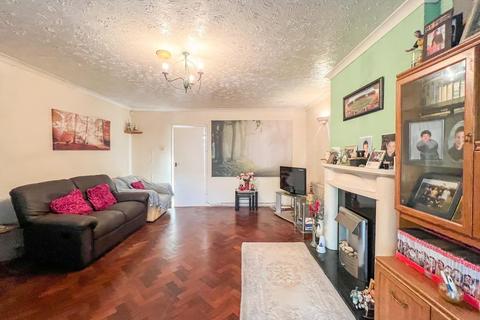 3 bedroom semi-detached house for sale - Manor Grove, Patchway, Bristol, Gloucestershire, BS34