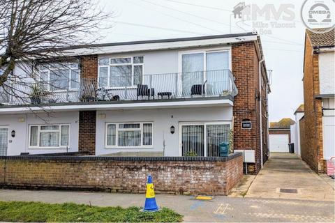 2 bedroom apartment for sale, Kings Avenue, Holland-on-Sea, Clacton-on-Sea