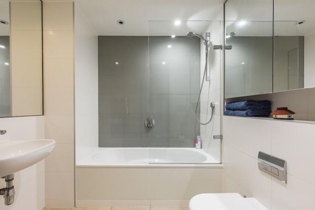 8271832-interior0...