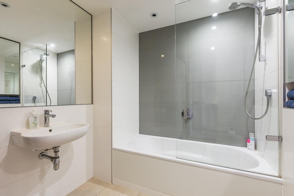8271832-interior0...