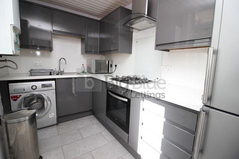 3 bedroom terraced house to rent, Park View Grove, Burley, Leeds LS4