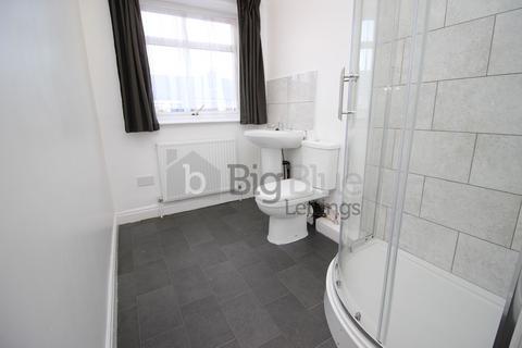 3 bedroom terraced house to rent, Park View Grove, Burley, Leeds LS4
