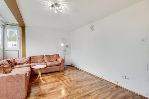 3 bedroom flat for sale, Dunsford Way, Putney Heath, London, SW15