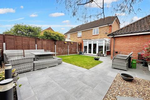 2 bedroom end of terrace house for sale - Handleys Chase, Basildon SS15