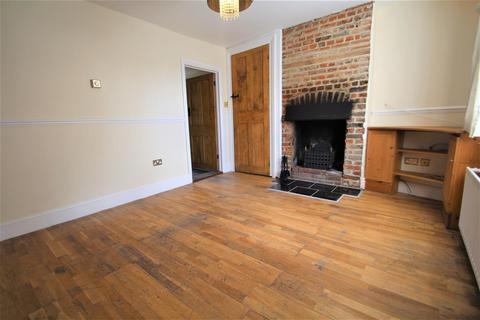 2 bedroom end of terrace house to rent - High Street, Stanwell Village