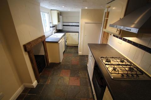 2 bedroom end of terrace house to rent, High Street, Stanwell Village