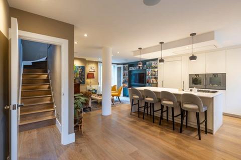 30 Blenheim Road, London, NW8 0LX