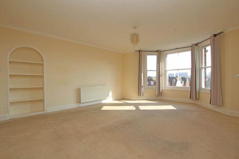3 bedroom flat for sale - Blackwater Road, Eastbourne, BN20 7DH