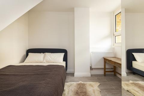 4 bedroom end of terrace house to rent - Kingsgate Estate, Tottenham Road, London, N1