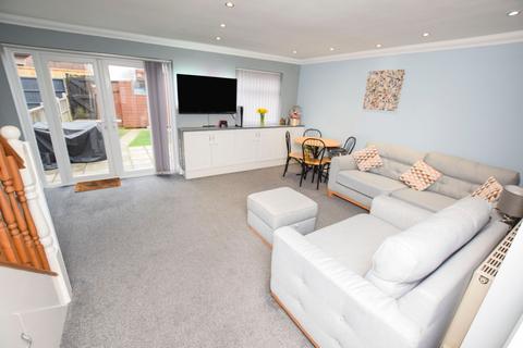 32 Sandringham Close, Stanford-le-hope, SS17 7BE