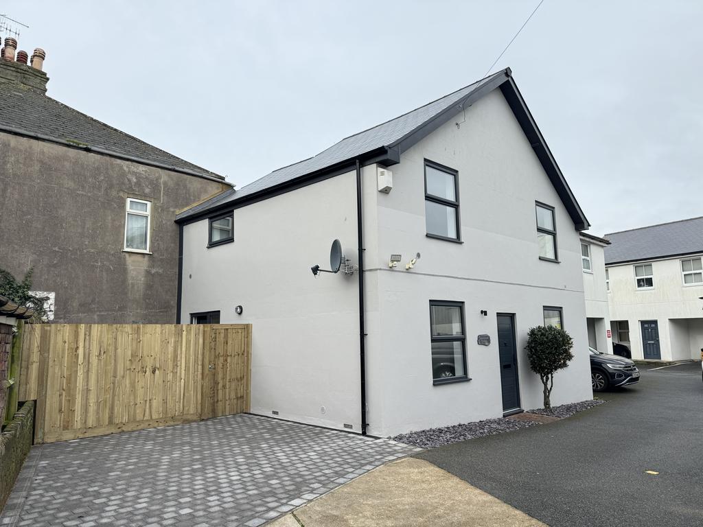 Blatchington Road, Seaford BN25 3 bed link detached house for sale £330,000