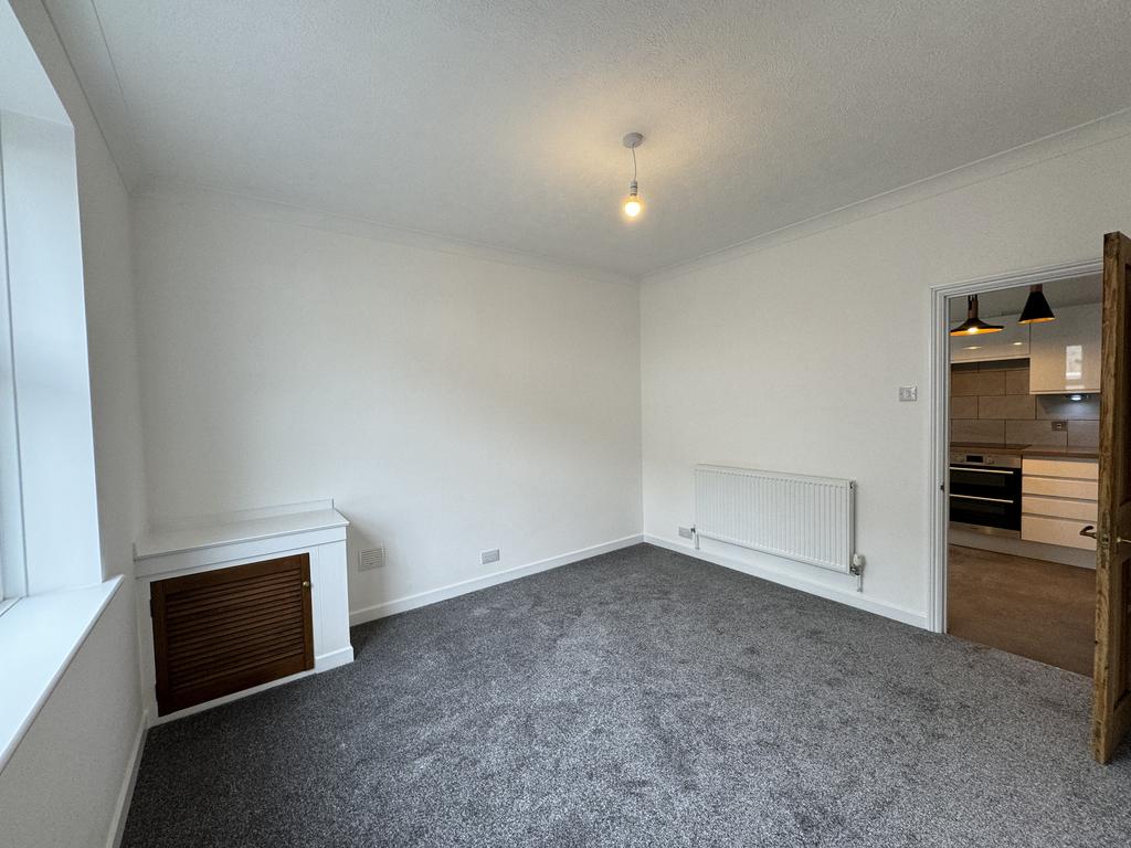 Blatchington Road, Seaford BN25 3 bed link detached house for sale £