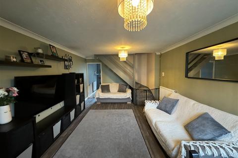 2 bedroom terraced house for sale, Butcher Close, Staplehurst, Tonbridge, TN12 0TJ
