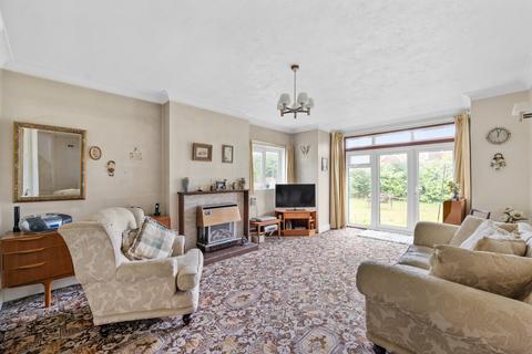 6 Upfield, Horley, RH6 7JZ
