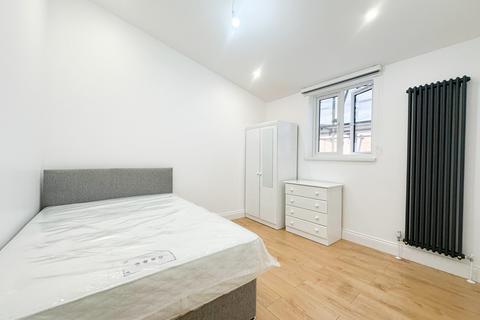 4 bedroom flat to rent, Millers Terrace, London E8