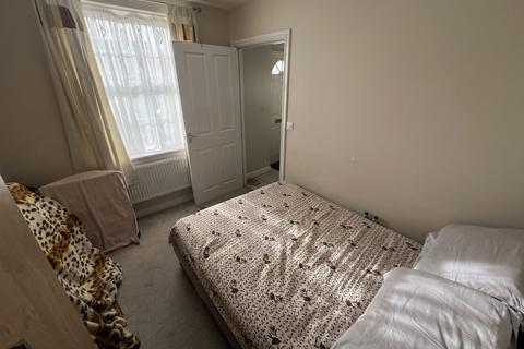 4 bedroom terraced house for sale - Hamilton Circle,  Leicester, LE5