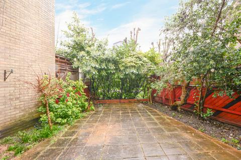 4 bedroom terraced house to rent - Bywater Place, London