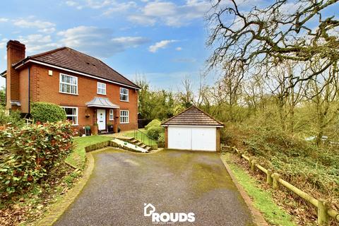 4 bedroom detached house to rent - Chattock Avenue, Solihull, West Midlands