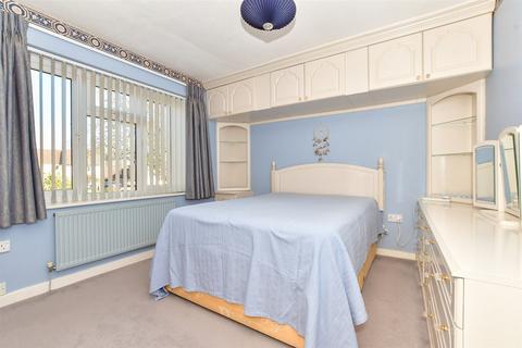2 bedroom detached bungalow for sale - Tormore Park, Deal, Kent