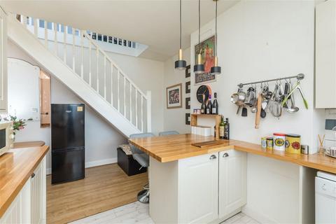 4 bedroom flat for sale, New Church Road, Hove, BN3 4FN