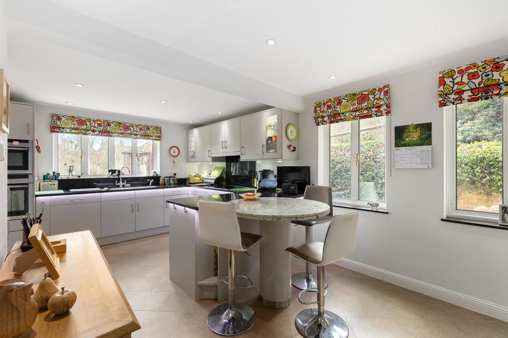 Ashgrove Road, Sevenoaks, Kent, TN13 5 bed detached house for sale £