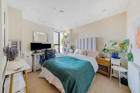 3 bedroom flat for sale, Maltby Street, London Bridge