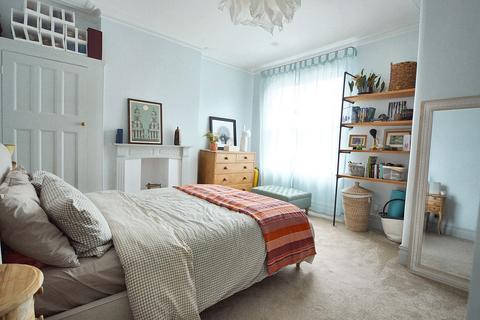 2 bedroom flat for sale, Ceylon Road, Westcliff On Sea, SS0