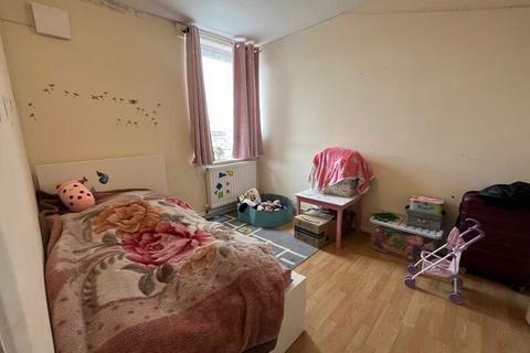 2 bedroom flat for sale, Lilliput Avenue, Northolt, Middlesex, UB5 5PX