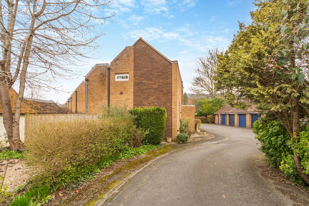 Old Amersham 3 bed end of terrace house for sale £875,000
