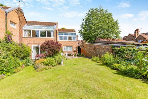 3 bedroom end of terrace house for sale, Forge End, Old Amersham