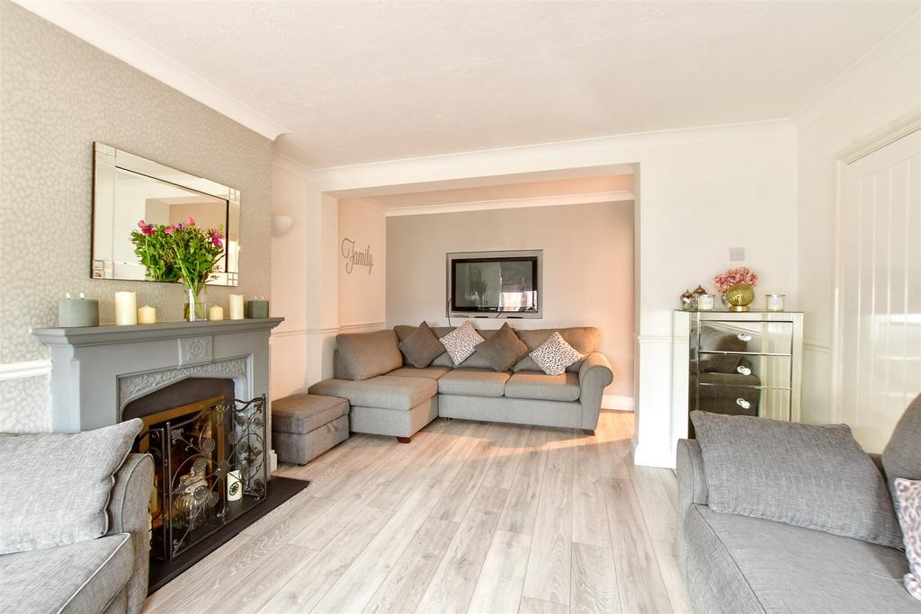Clyde Crescent, Upminster, Essex 4 bed terraced house for sale £550,000