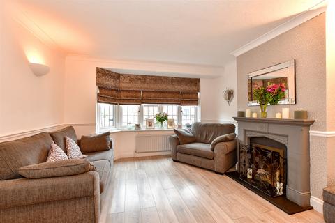 60 Clyde Crescent, Upminster, RM14 1SU